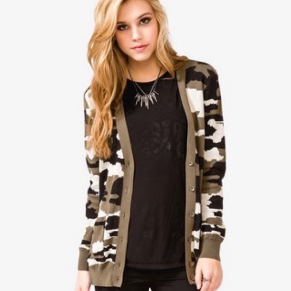 Forever 21 Sweaters - Forever 21 Camo Cardigan | Half buttoned | Pockets